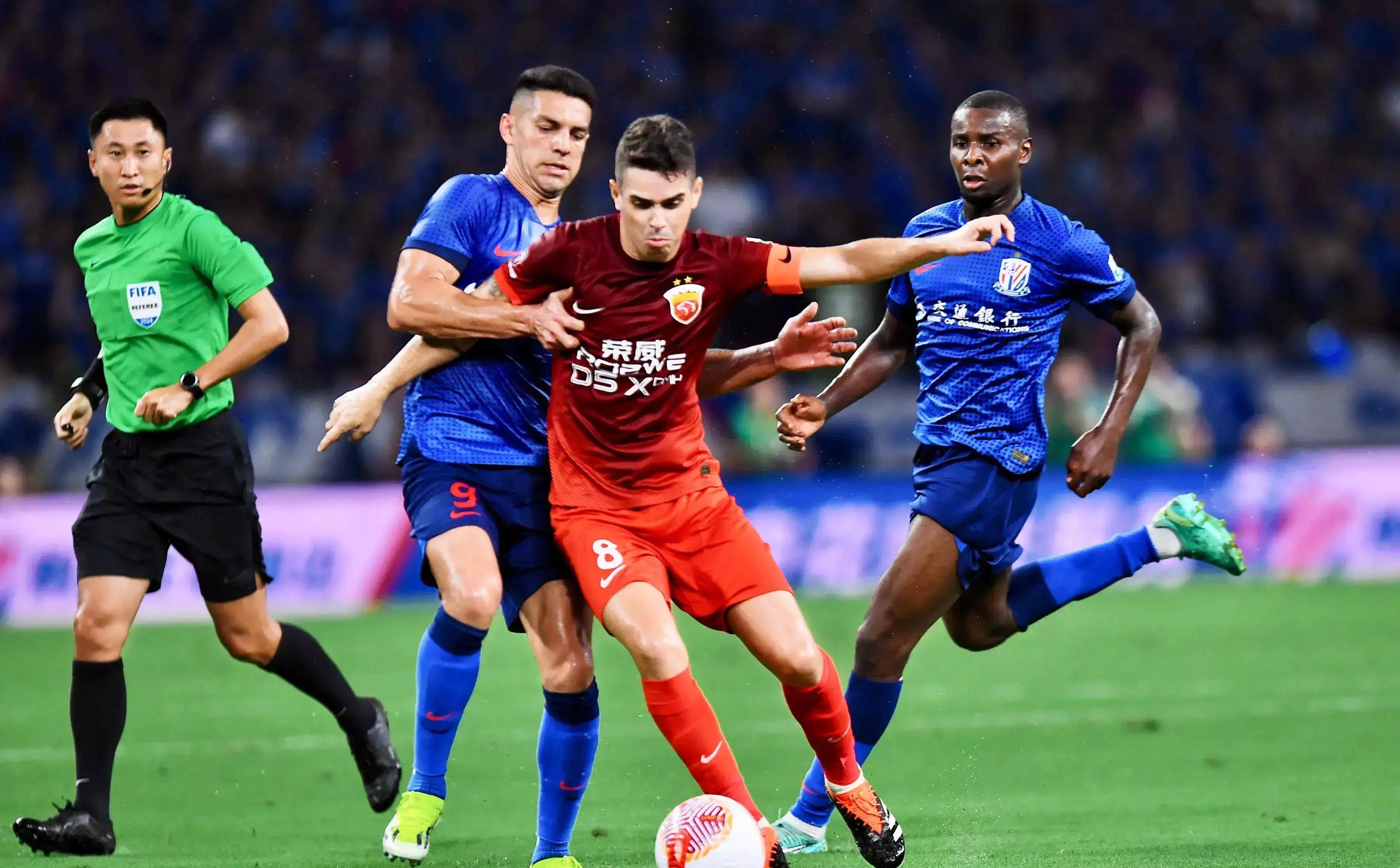 转会期广州队备战亚冠；主帅复盘细节曝光；媒体盛赞；球探报告显示潜力的简单介绍